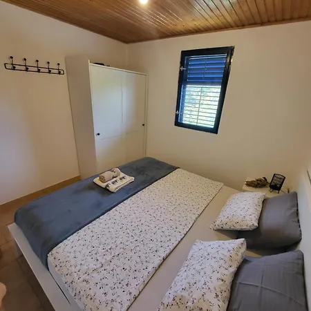 Robinzonski Turizam Gangaro * Island Gangaro