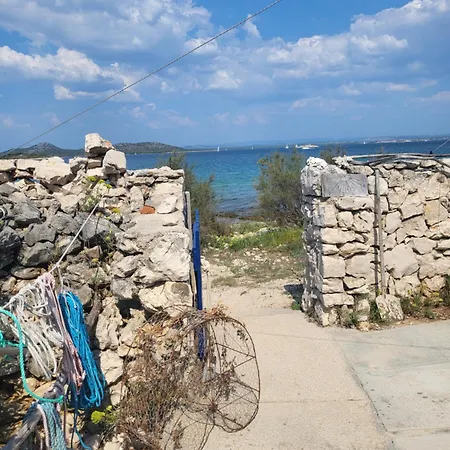 Robinzonski Turizam Gangaro Holiday home *