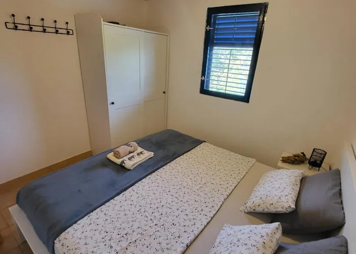 Robinzonski Turizam Gangaro * Island Gangaro